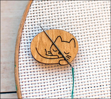 (image for) Sleeping Cat Wood Needle Minder - Click Image to Close
