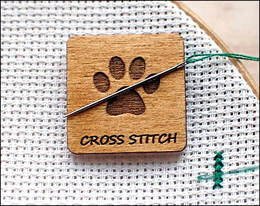 (image for) Paw Print Wood Needle Minder - Click Image to Close