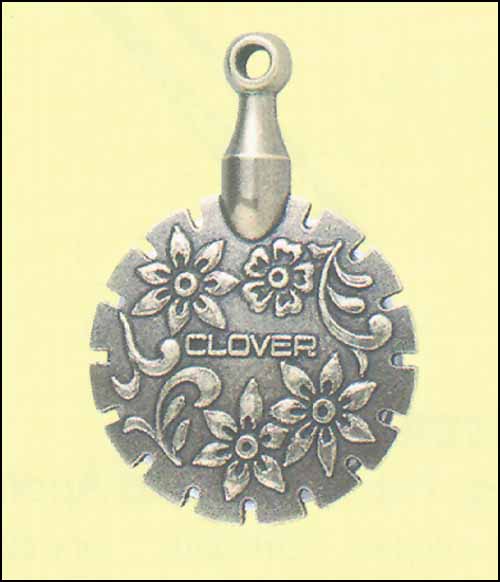 (image for) Antique Gold Thread Cutter Pendant - Click Image to Close