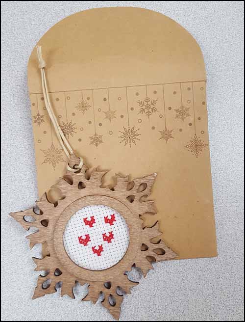 (image for) Wood Snowflake Frame Ornament - Click Image to Close