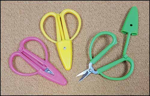 Mighty Mite Mini Embroidery Scissors, pack of 3 - Click Image to Close