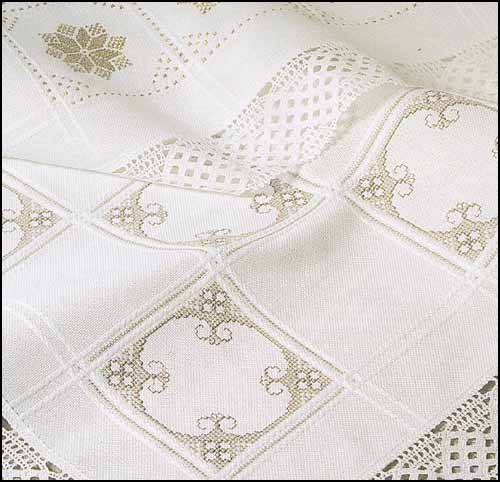 White Cotton 18ct Anne Cloth Afghan Short Cut 4sq x 9sq - Click Image to Close